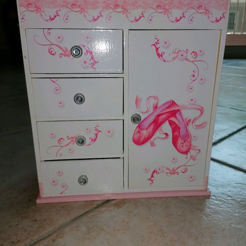 Girls' jewelry box with music wind-up, like new, white and pink