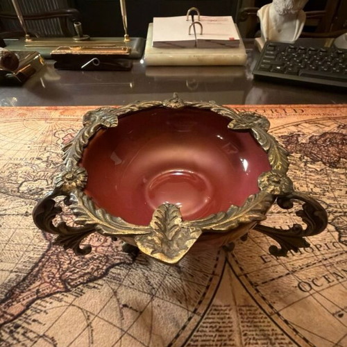 Vintage opaline bowl with brass base like new, decorative