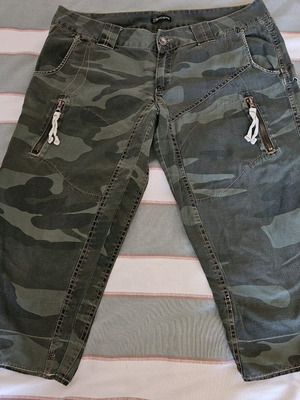 Bermudas/capri μεταχειρισμένα unisex, καμουφλάζ, μέγεθος L/XL, 100% βαμβάκι