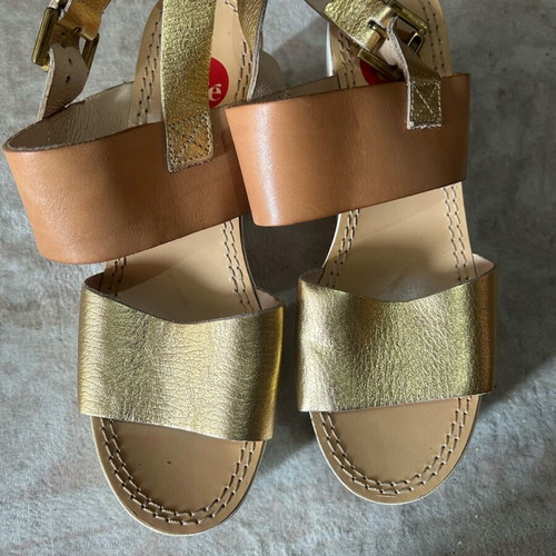 Exe platforms like new, beige and gold