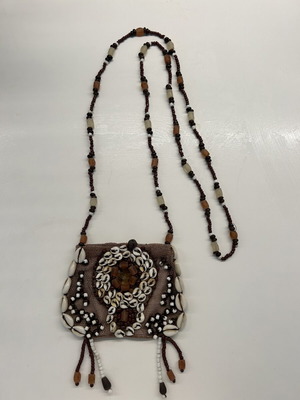 Knitted crossbody bag with shells like new, brown