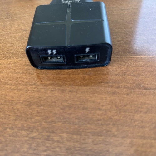 Osio dual USB charger like new, 1A and 2.1A ports