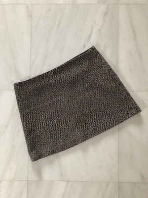 Gap mini skirt like new, black and beige