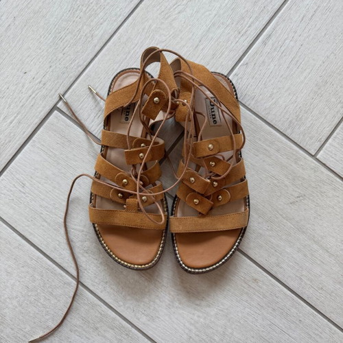 Gladiator Dune sandals size 38 like new, brown suede