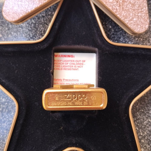 Zippo 2001 Hollywood's Leading Light lighter mint condition