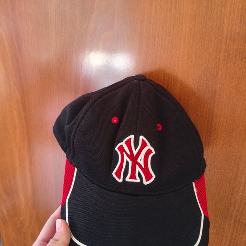 New Era New York Yankees MLB cap size 58cm like new black red