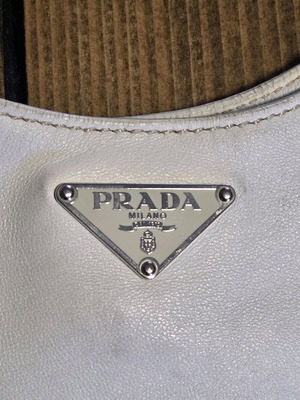 Γυναικεία δερμάτινη τσάντα PRADA