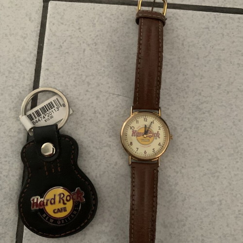 Hard Rock Cafe set with T-shirt, watch and keychain like new