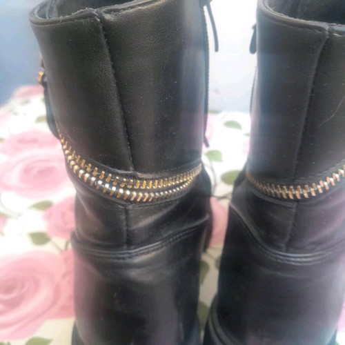 Black boots with gold zipper size 38, used, 5 cm heel