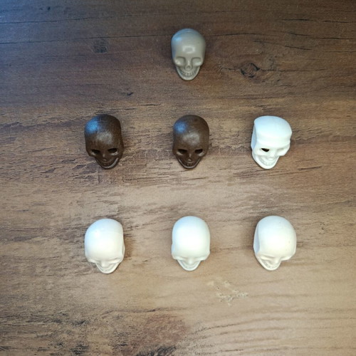 Playmobil skulls like new, gray and assorted