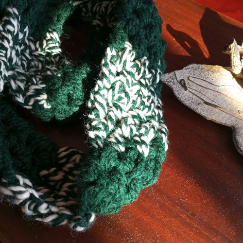 Handmade knitted scarf green new, extra warm