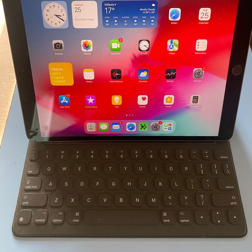 iPad Air 3 256GB like new with Smart Keyboard and Apple Pencil