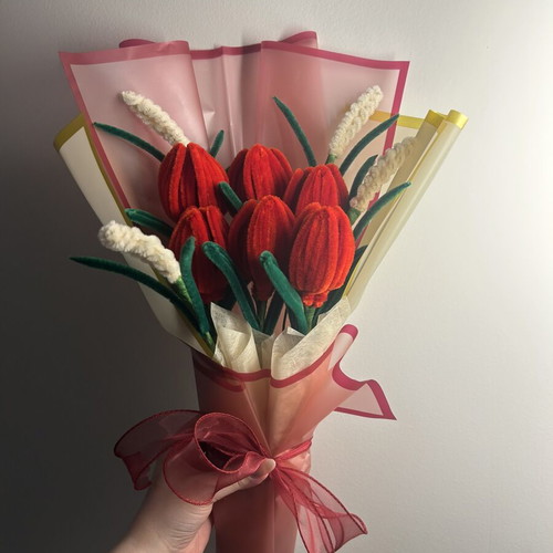 Handmade bouquet with 6 tulips and 4 lavenders like new