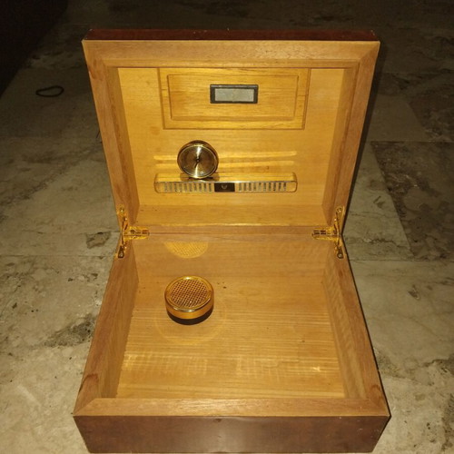 Adorini Torino Cedro Deluxe humidor used