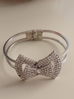 Bracelet silver with bow and rhinestones like new