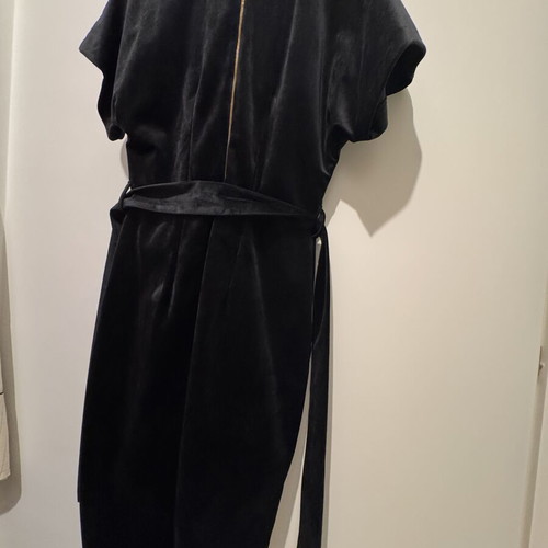 Black velvet dress like new, double-breasted with slit and belt