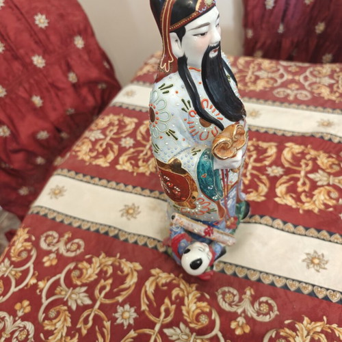 Porcelain statue of traditional Chinese figure new, handpainted