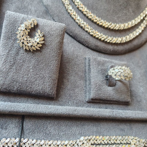 Jewelry set silver plated with white zircon, like new