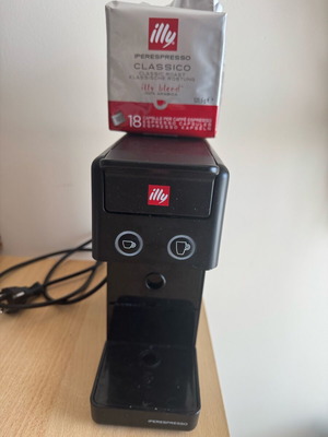 Illy Iperespresso coffee maker like new with capsules
