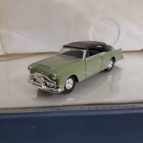Packard Caribbean 1/43 scale model car with pullback and opening doors new
