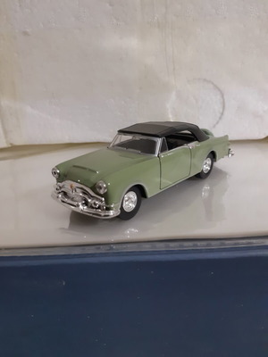 Packard Caribbean 1/43 scale model car with pullback and opening doors new
