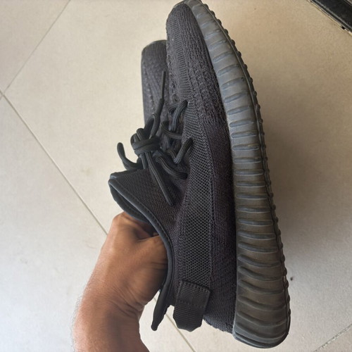 Adidas Yeezy Boost V2 Onyx sneakers like new, size 44, black