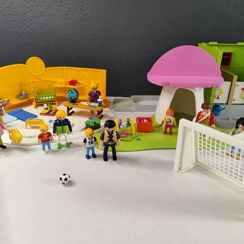 Playmobil children's daycare used, assorted pieces