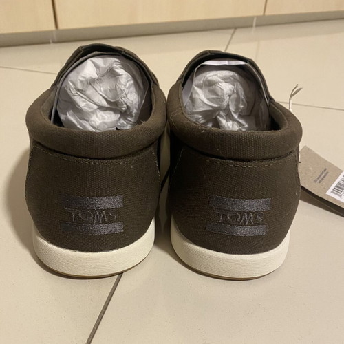 Toms shoes new in box, anatomical, non-slip sole, size 45, black and gray