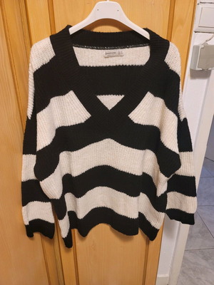Stradivarius striped sweater used black and blue size M