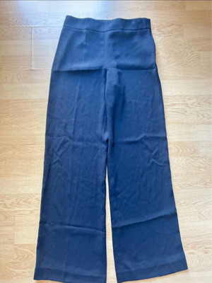 Zara fabric bell-bottom pants like new, black, size S