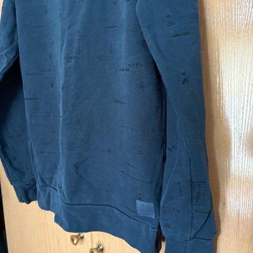 Blue sweatshirt with embroidery brand who medium like new