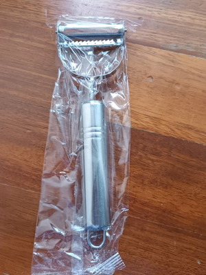 Metal fruit and vegetable peeler with 12cm handle new