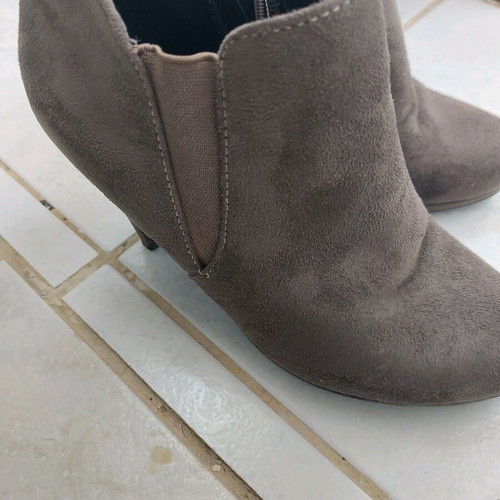 Women’s boots used, gray, comfortable