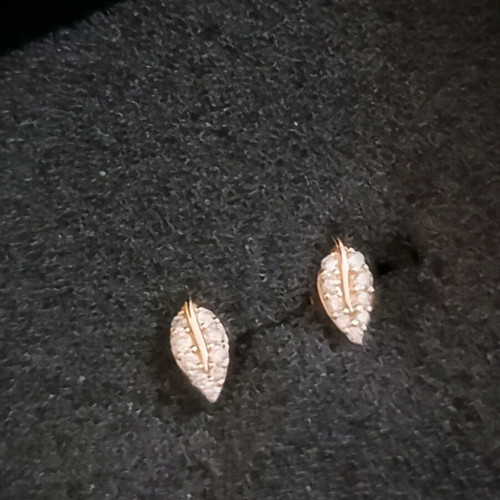 14k earrings new with 0.30ct natural diamonds leaf shape