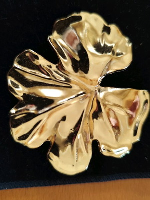 Fo pin four-leaf clover gold color new