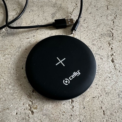 Celly wireless charger like new with LED 10W for phones and watches