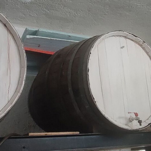 Wine barrels used, 800-1000 kilograms