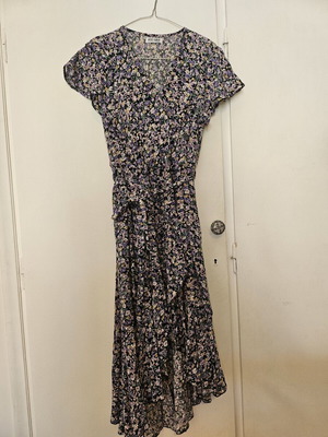 Dress with purple floral shades, slightly used