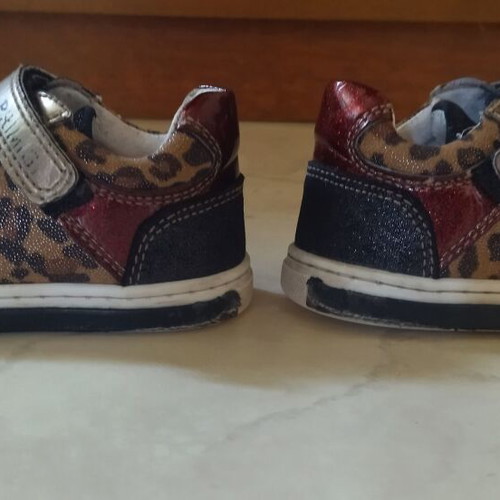 Primigi anatomical kids sports shoes like new, size 22