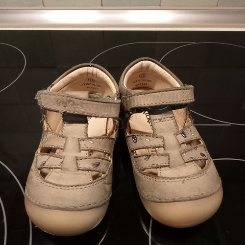 Δερμάτινα παπούτσια Kickers First Steps νούμερο 22 σαν καινούργια, χακί με ζέβρες