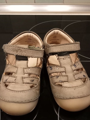 Δερμάτινα παπούτσια Kickers First Steps νούμερο 22 σαν καινούργια, χακί με ζέβρες