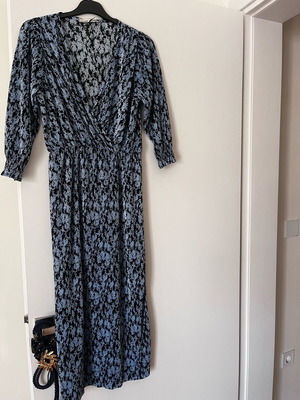 Φόρεμα PULL&BEAR πλισέ