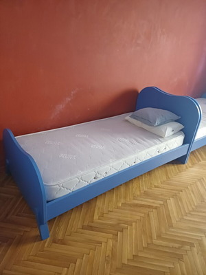 Beds for children's and teen room like new, set of 2 with mattresses