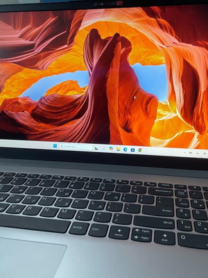 Lenovo λάπτοπ σαν καινούργιο, 15,6 ίντσες, AMD Ryzen, 8GB RAM, 128GB SSD, Windows