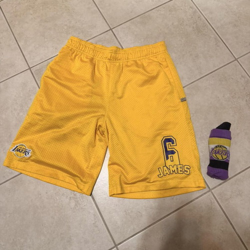 Lakers james6 shorts like new with gift socks