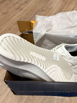 Skechers Slip-ins new, size 42.5, white casual shoes
