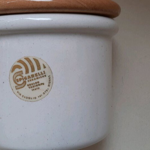 Spigarelli ceramic storage jar with wooden lid and Old America design new