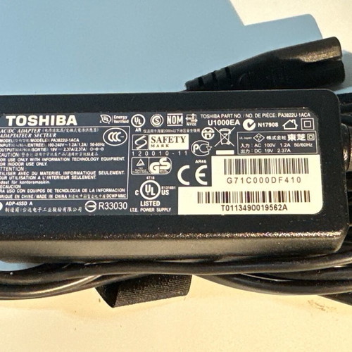 Toshiba laptop charger 45W 19V 2.37A like new, original