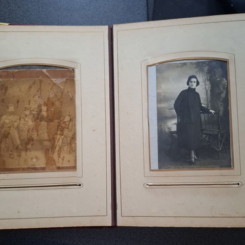 Antique Victorian photo album used, 31 authentic photos (1890-1940)