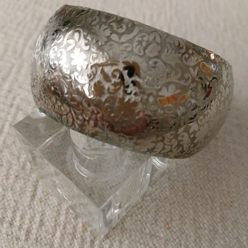 Vintage cuff bracelets like new, embossed geometric and floral design, set of 2